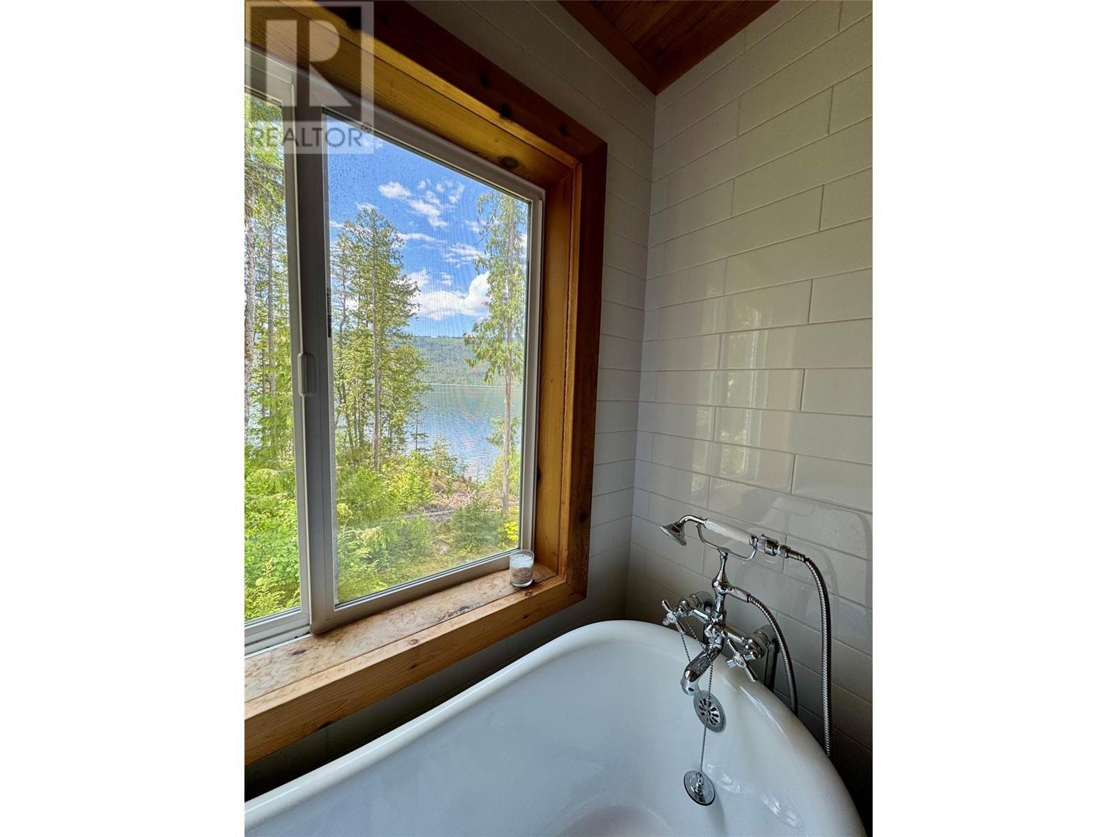 SICAMOUS, British Columbia, V0E 2V0, CA, 3 Bedrooms Bedrooms, ,2 BathroomsBathrooms,Residential,For Sale,1838077