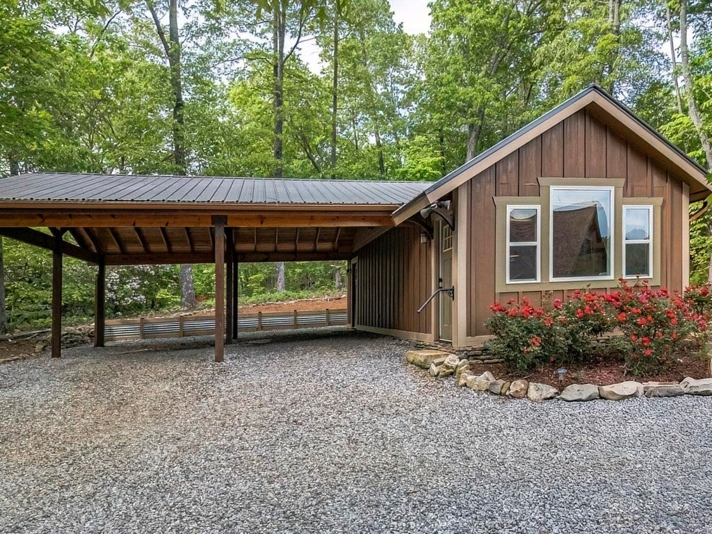 Morganton, Georgia, 30560, United States, 3 Bedrooms Bedrooms, ,4 BathroomsBathrooms,Residential,For Sale,1826410