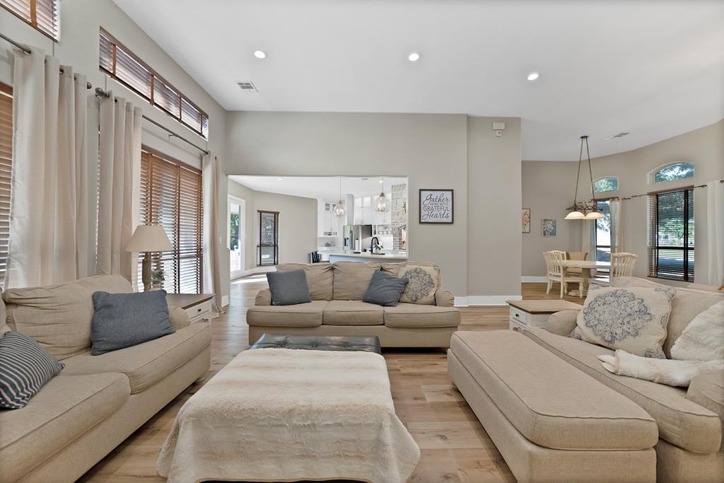 Gunter, Texas, 75058, United States, 4 Bedrooms Bedrooms, ,3 BathroomsBathrooms,Residential,For Sale,1926422
