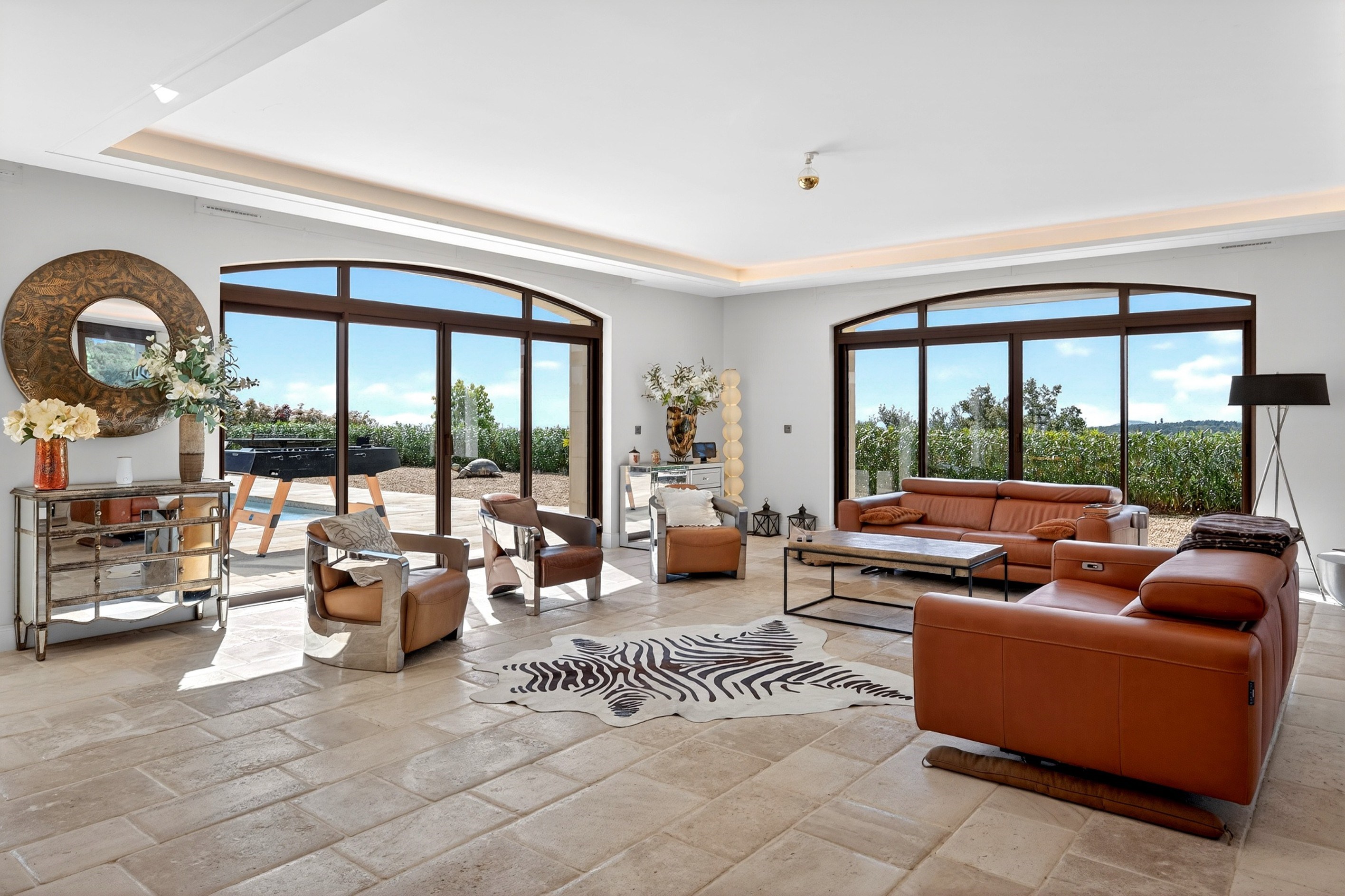  Roquefort-les-Pins villa with pool, 4 bedrooms and open views near Nice airport… - 物件實景