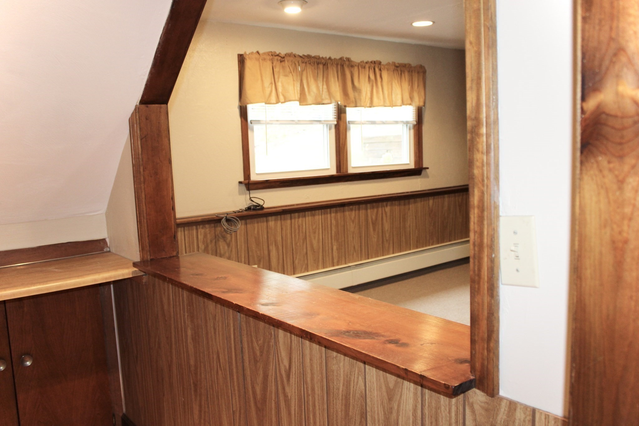 Woburn, Massachusetts, 01801, United States, 4 Bedrooms Bedrooms, ,2 BathroomsBathrooms,Residential,For Sale,1979204