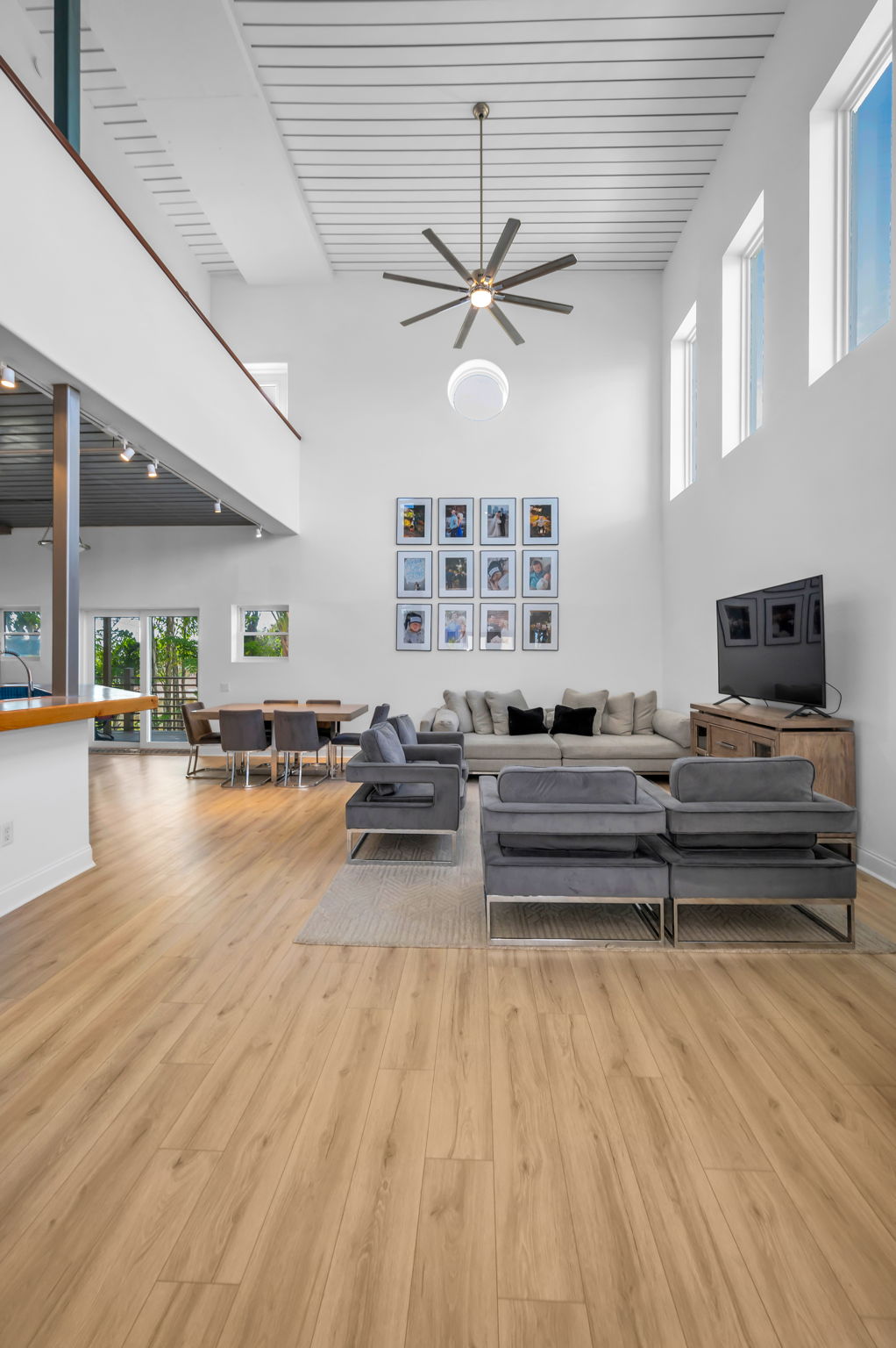 Treasure Island, Florida, 33706, United States, 3 Bedrooms Bedrooms, ,3 BathroomsBathrooms,Residential,For Sale,1996419