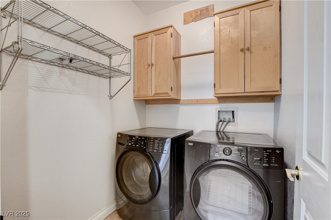 Henderson, Nevada, 89052, United States, 5 Bedrooms Bedrooms, ,4 BathroomsBathrooms,Residential,For Sale,1989374