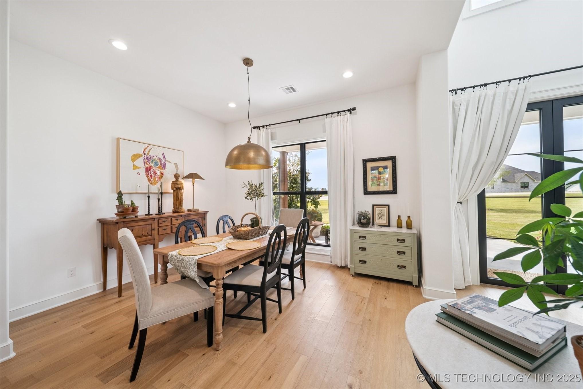 Broken Arrow, Oklahoma, 74014, United States, 4 Bedrooms Bedrooms, ,4 BathroomsBathrooms,Residential,For Sale,1983128