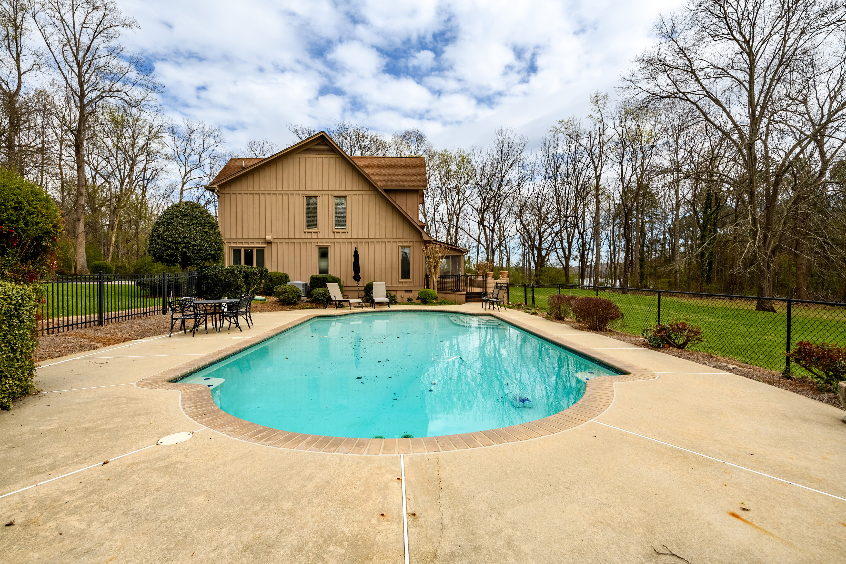  Lakefront Estate with Private Dock, Guest Home and Pool - 物件實景