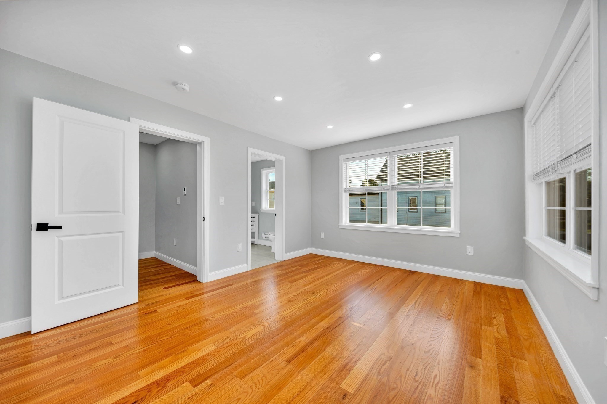 Lynn, Massachusetts, 01902, United States, 3 Bedrooms Bedrooms, ,4 BathroomsBathrooms,Residential,For Sale,1943123