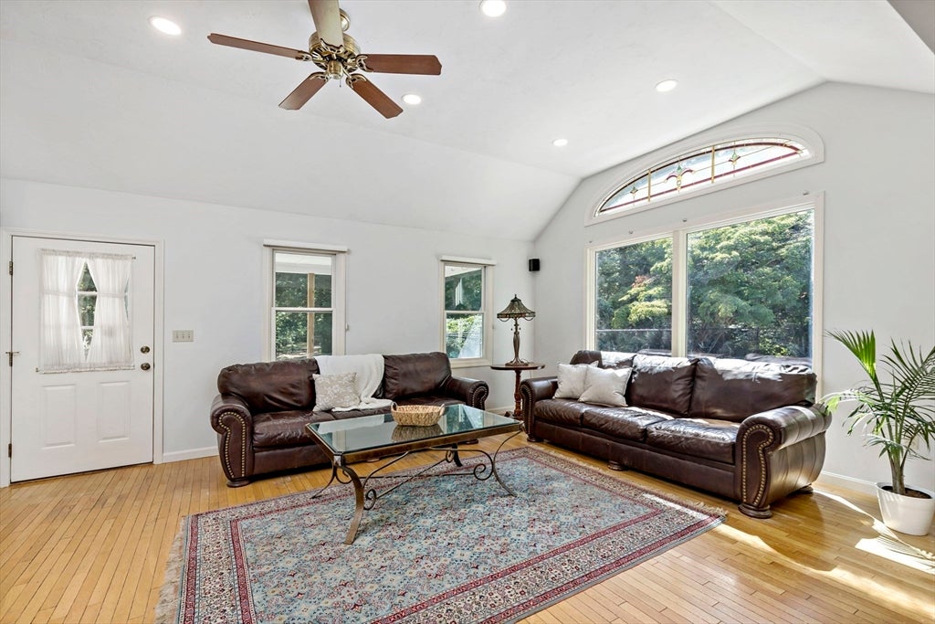 Carver, Massachusetts, 02330, United States, 3 Bedrooms Bedrooms, ,3 BathroomsBathrooms,Residential,For Sale,1929096