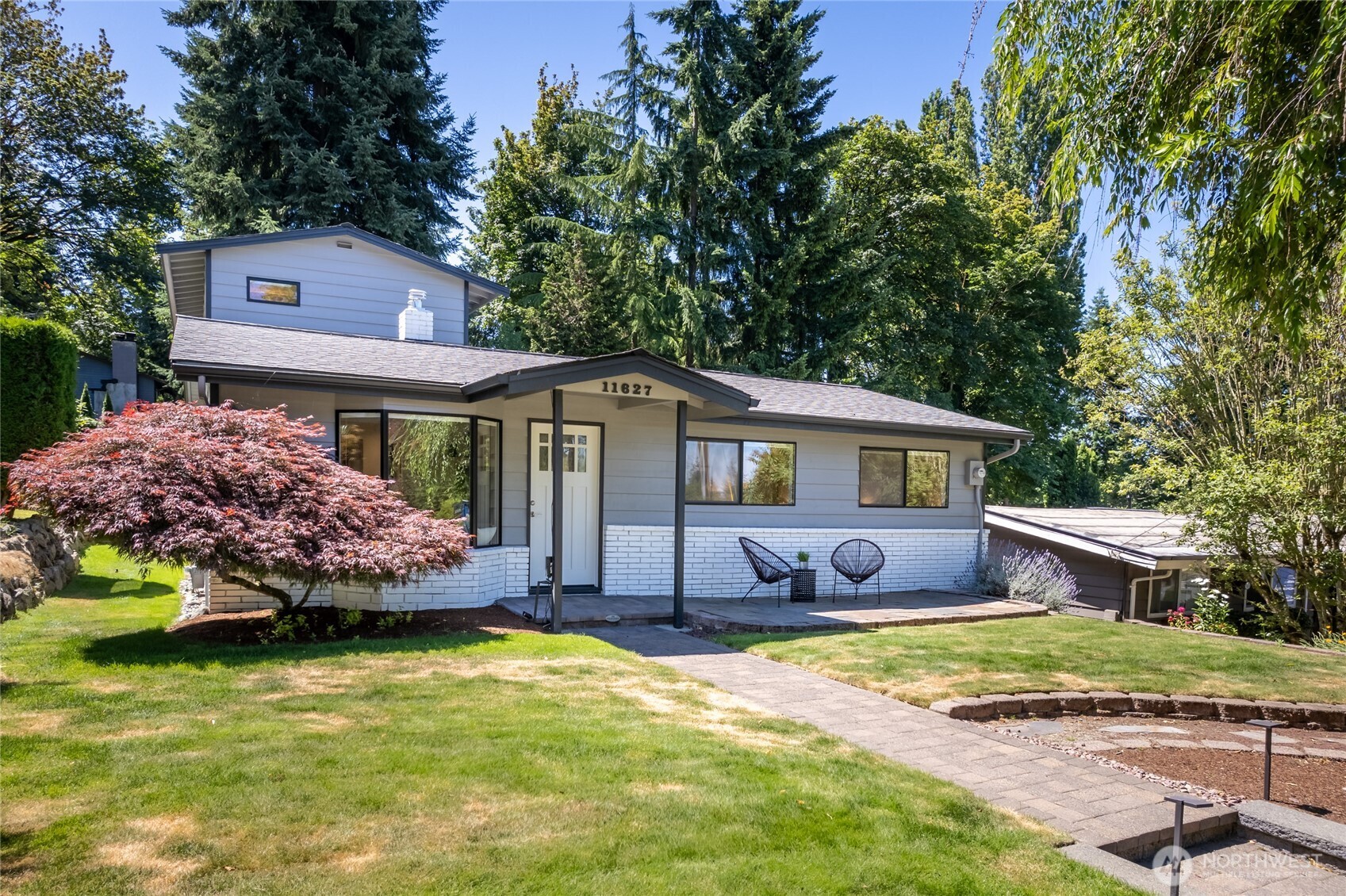 Kirkland, Washington, 98033, United States, 3 Bedrooms Bedrooms, ,2 BathroomsBathrooms,Residential,For Sale,1988237