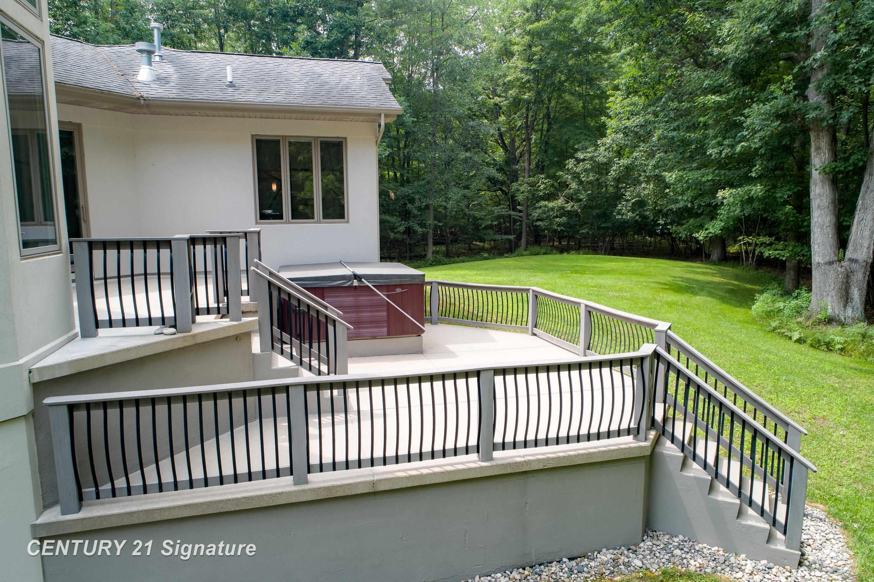 Midland, Michigan, 48642, United States, 4 Bedrooms Bedrooms, ,5 BathroomsBathrooms,Residential,For Sale,1979338