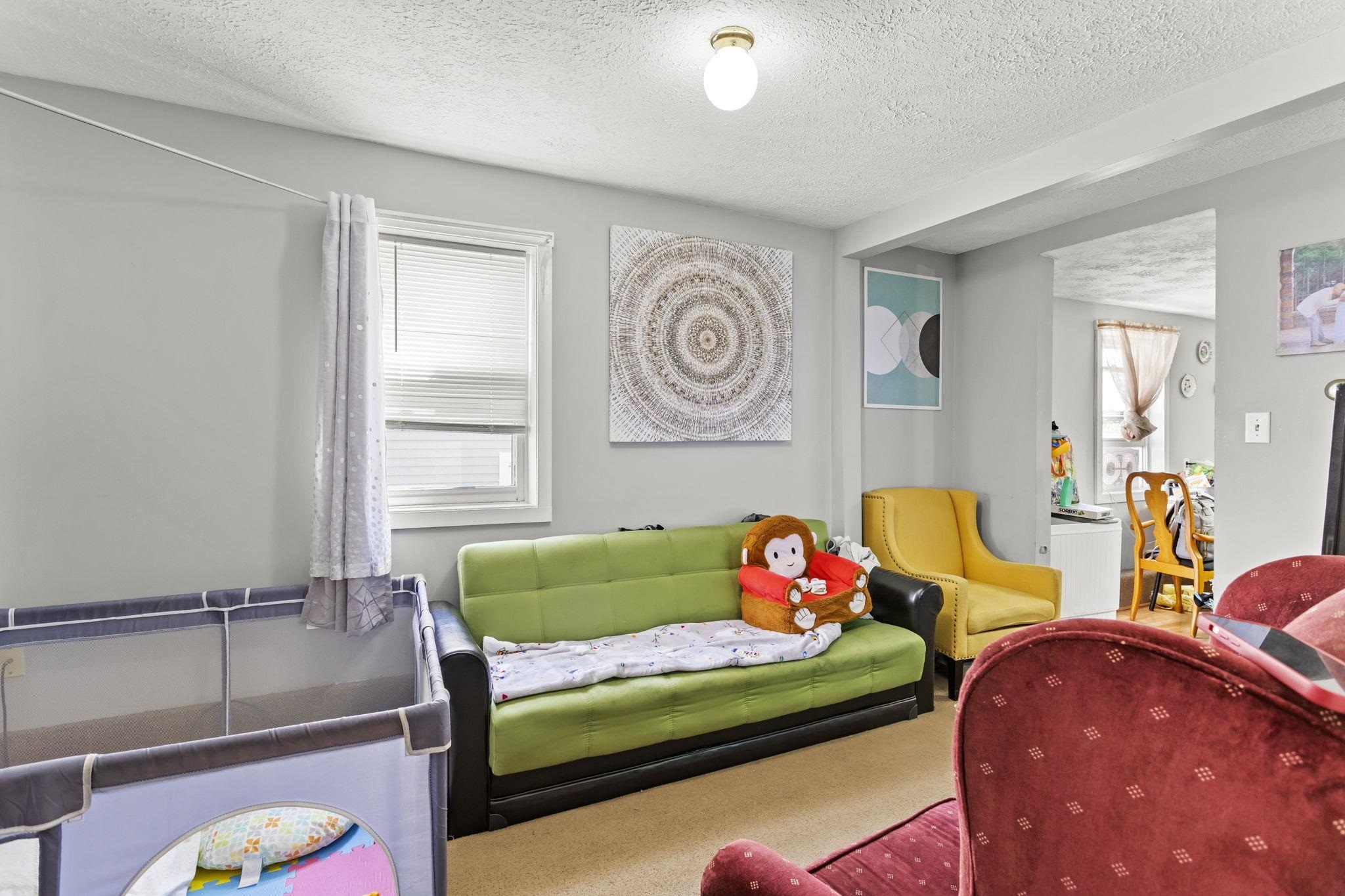 Manchester, New Hampshire, 03103, United States, ,3 BathroomsBathrooms,Residential,For Sale,1979681