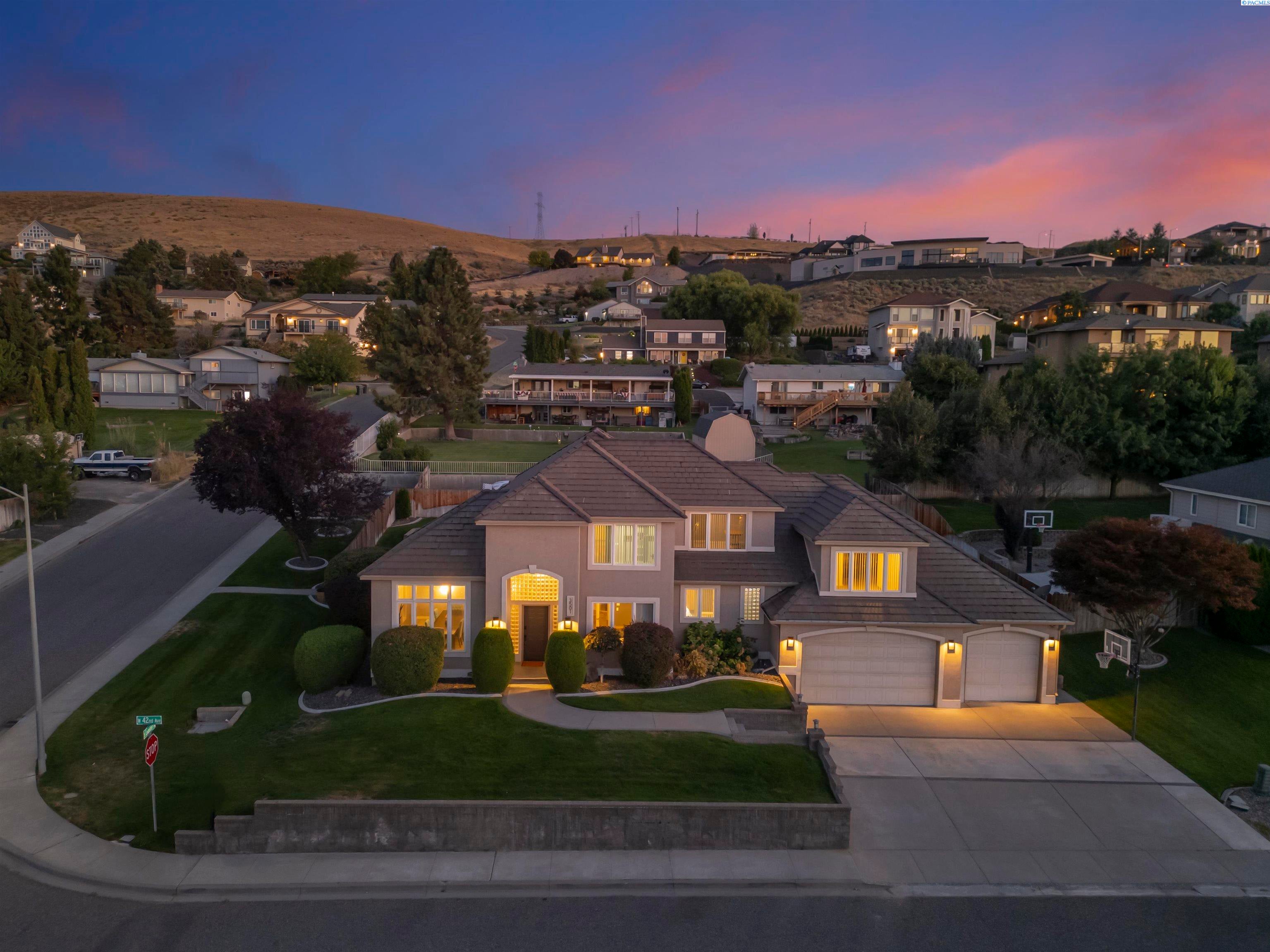 Kennewick, Washington, 99337, United States, 6 Bedrooms Bedrooms, ,4 BathroomsBathrooms,Residential,For Sale,1979182