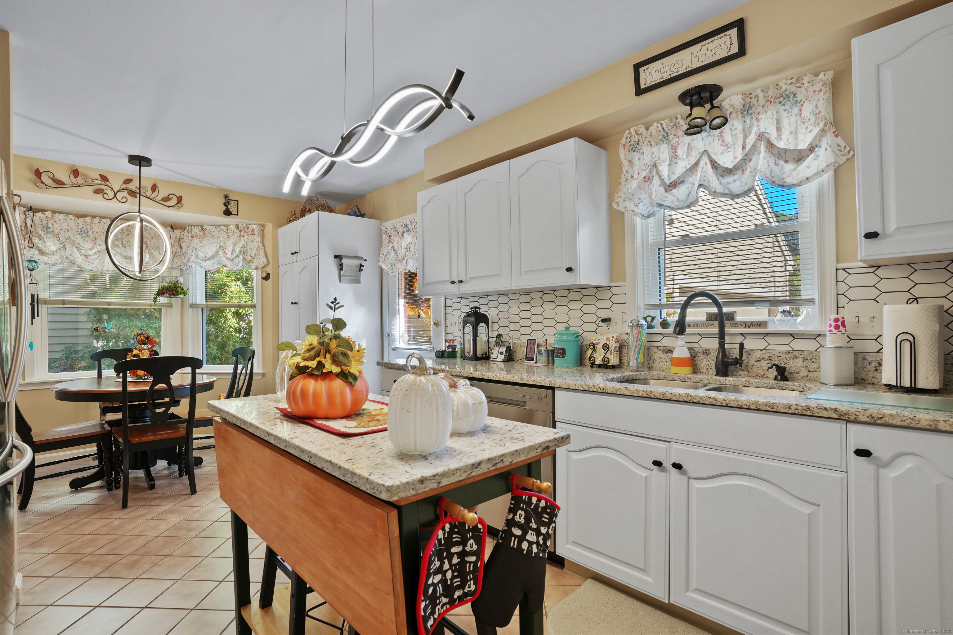 New Milford, Connecticut, 06776, United States, 2 Bedrooms Bedrooms, ,3 BathroomsBathrooms,Residential,For Sale,1970230