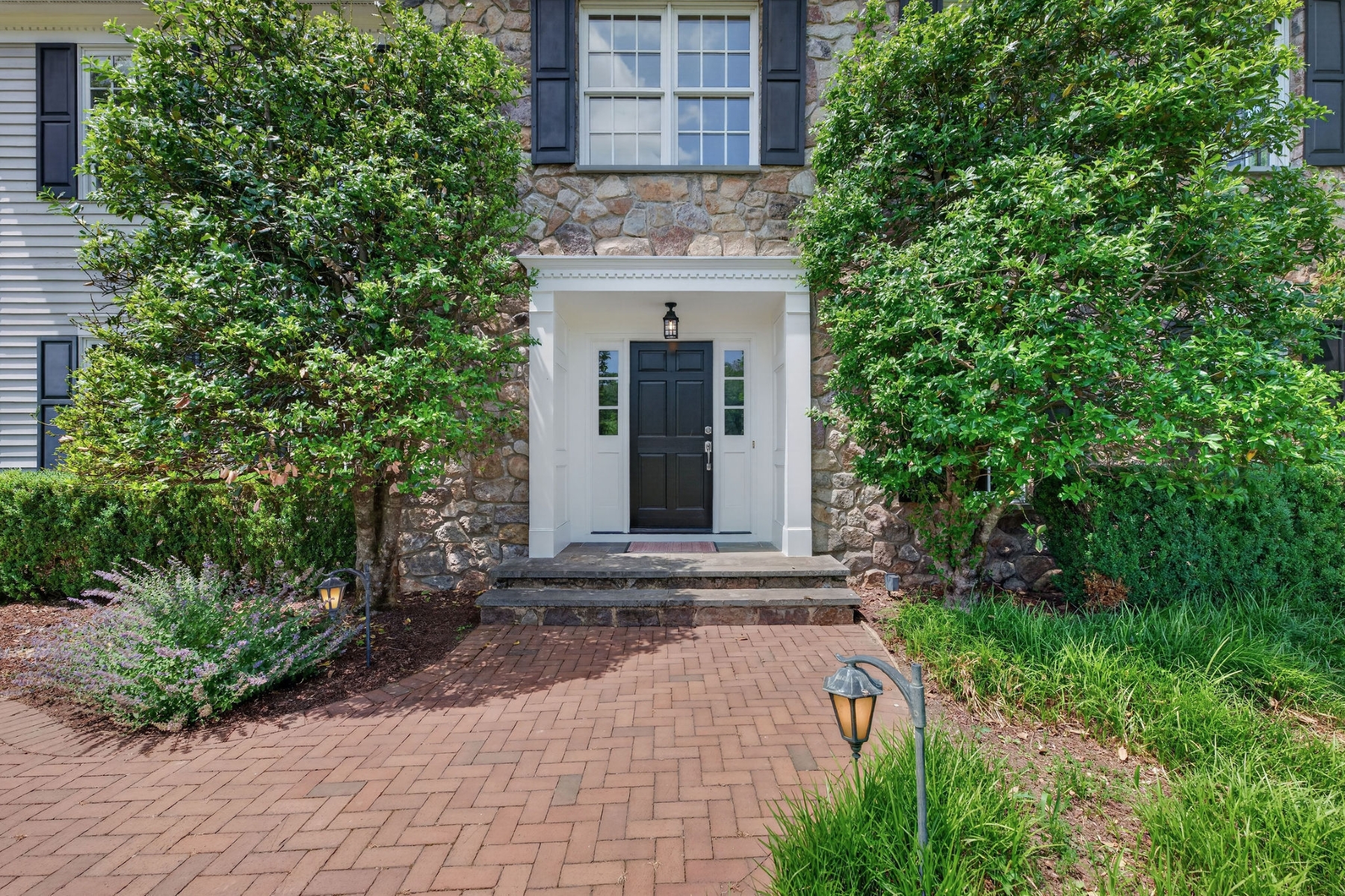  ?Hill View Farms? Neighborhood Colonial Offers Convenience and Tranquility - 物件實景