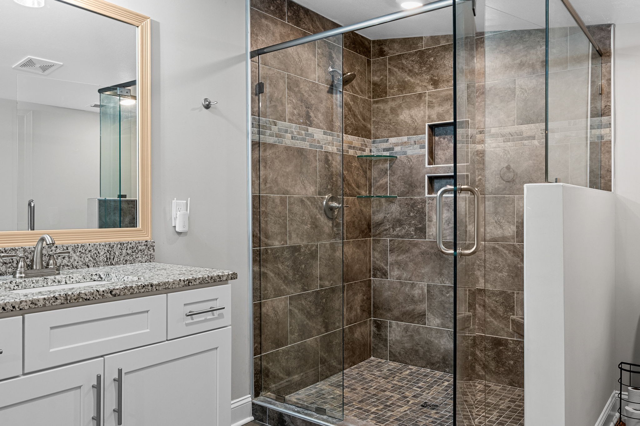 Clarksville, Tennessee, 37040, United States, 4 Bedrooms Bedrooms, ,3 BathroomsBathrooms,Residential,For Sale,1988852