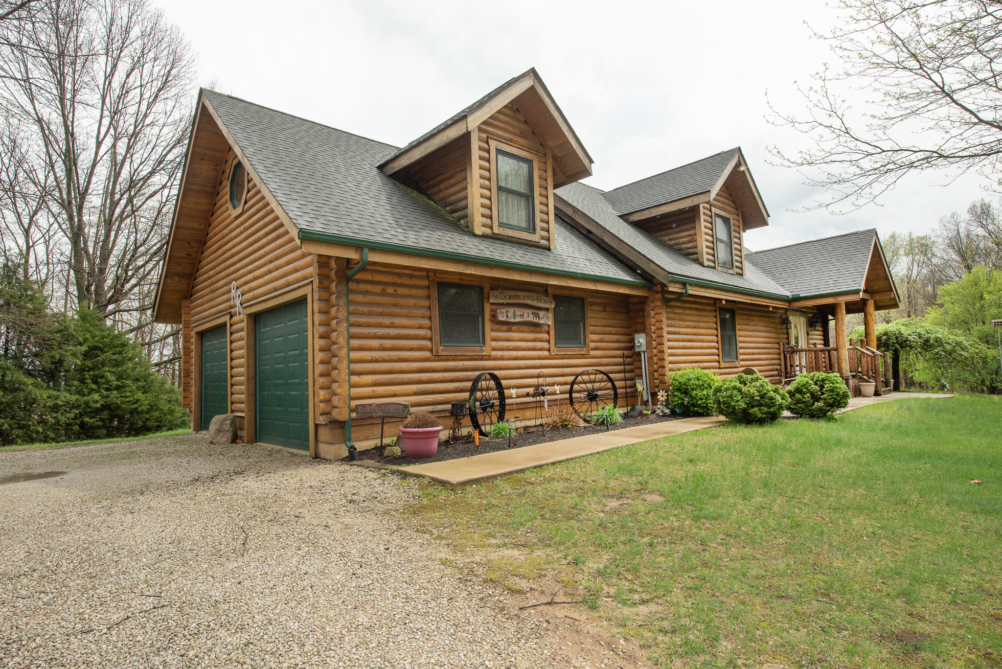  Custom Log Home Located on 2.7 Acres - 物件實景