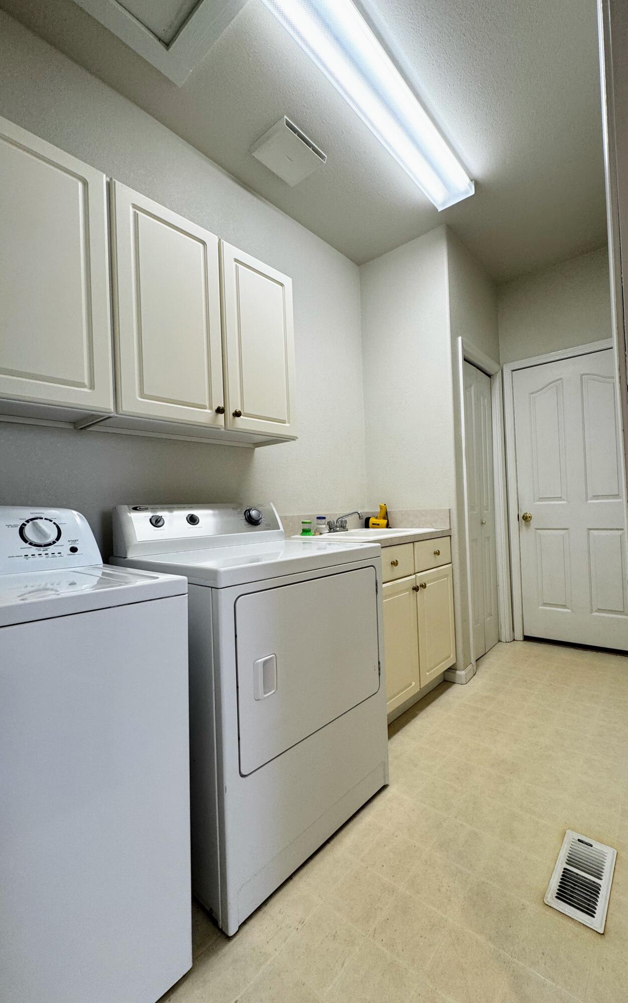 Klamath Falls, Oregon, 97601, United States, 3 Bedrooms Bedrooms, ,3 BathroomsBathrooms,Residential,For Sale,1779342