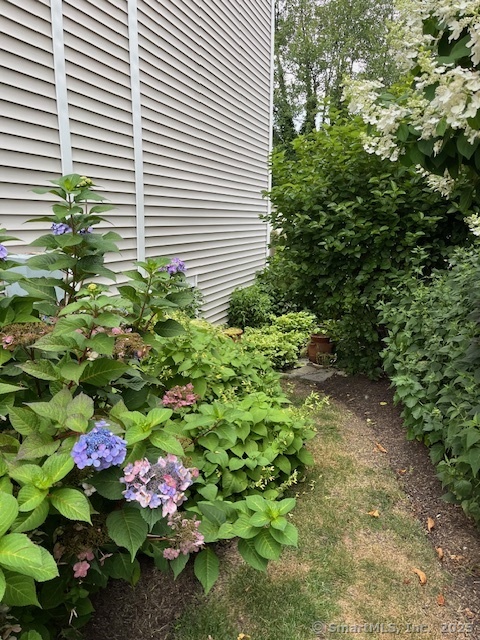 Bridgeport, Connecticut, 06605, United States, 2 Bedrooms Bedrooms, ,3 BathroomsBathrooms,Residential,For Sale,1903371