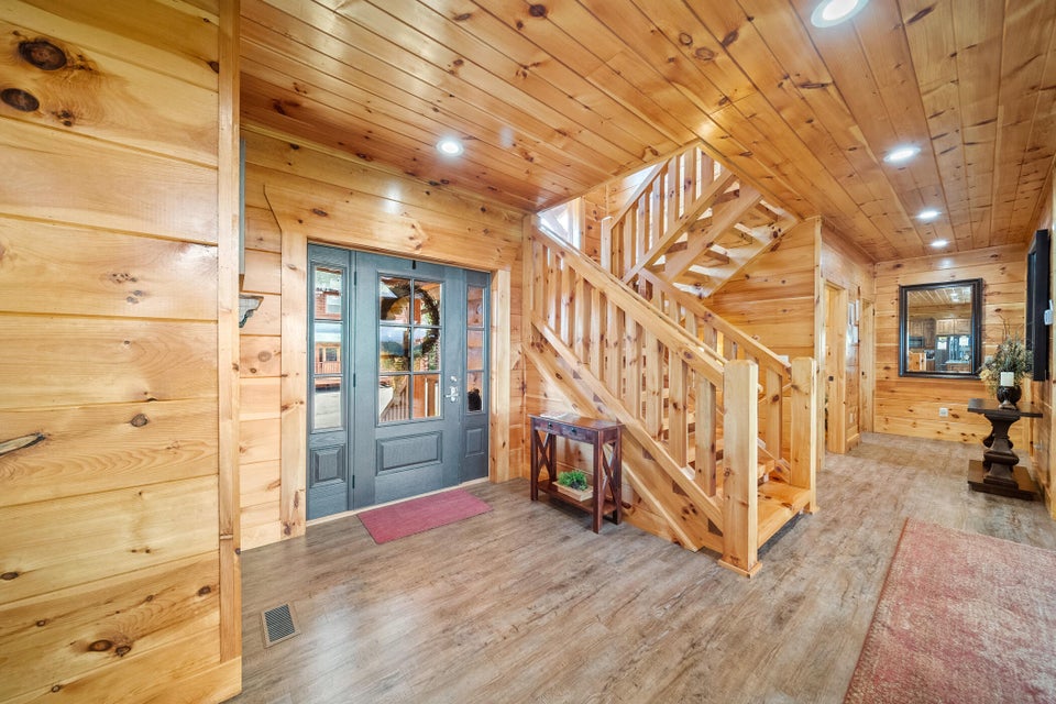 Sevierville, Tennessee, 37876, United States, 4 Bedrooms Bedrooms, ,6 BathroomsBathrooms,Residential,For Sale,1976346