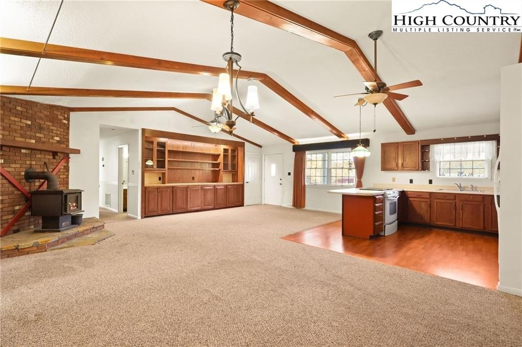 Banner Elk, North Carolina, 28604, United States, 2 Bedrooms Bedrooms, ,2 BathroomsBathrooms,Residential,For Sale,1977010