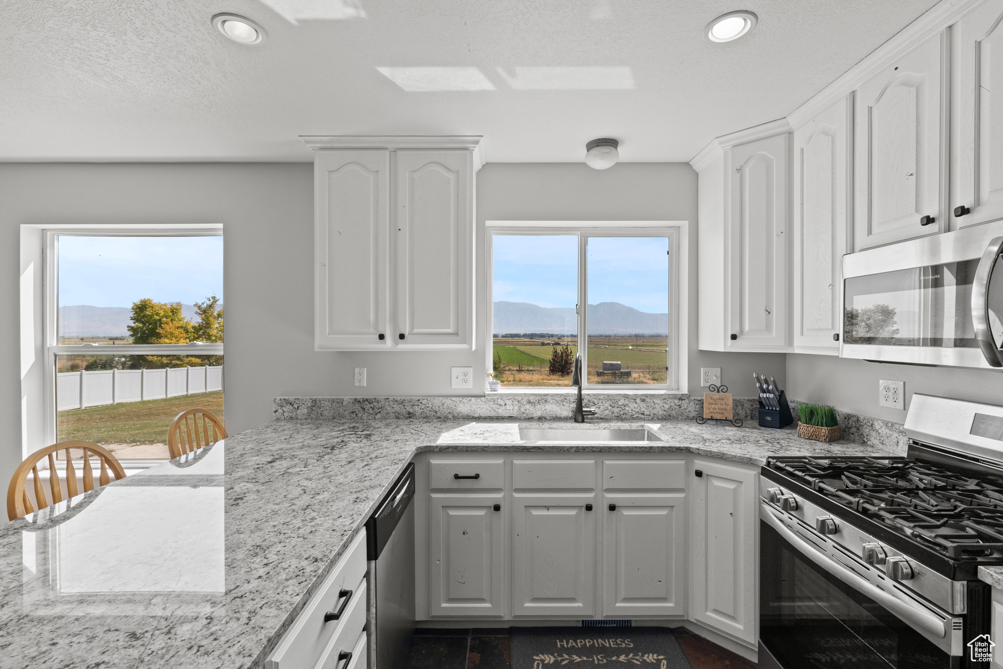 Mendon, Utah, 84325, United States, 7 Bedrooms Bedrooms, ,4 BathroomsBathrooms,Residential,For Sale,1977990