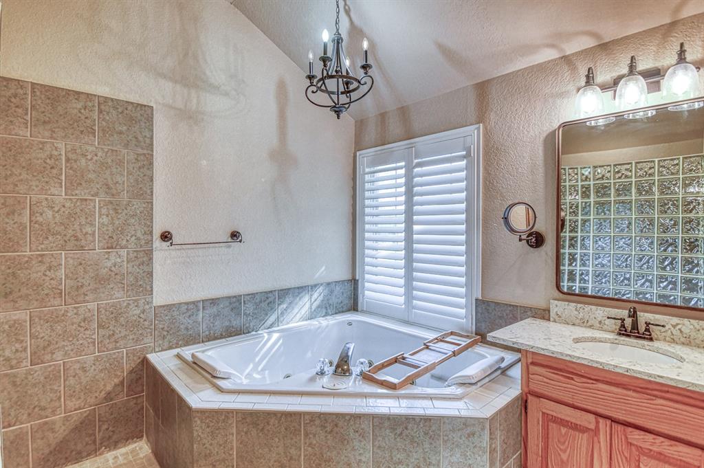 Noble, Oklahoma, 73068, United States, 6 Bedrooms Bedrooms, ,4 BathroomsBathrooms,Residential,For Sale,1978197