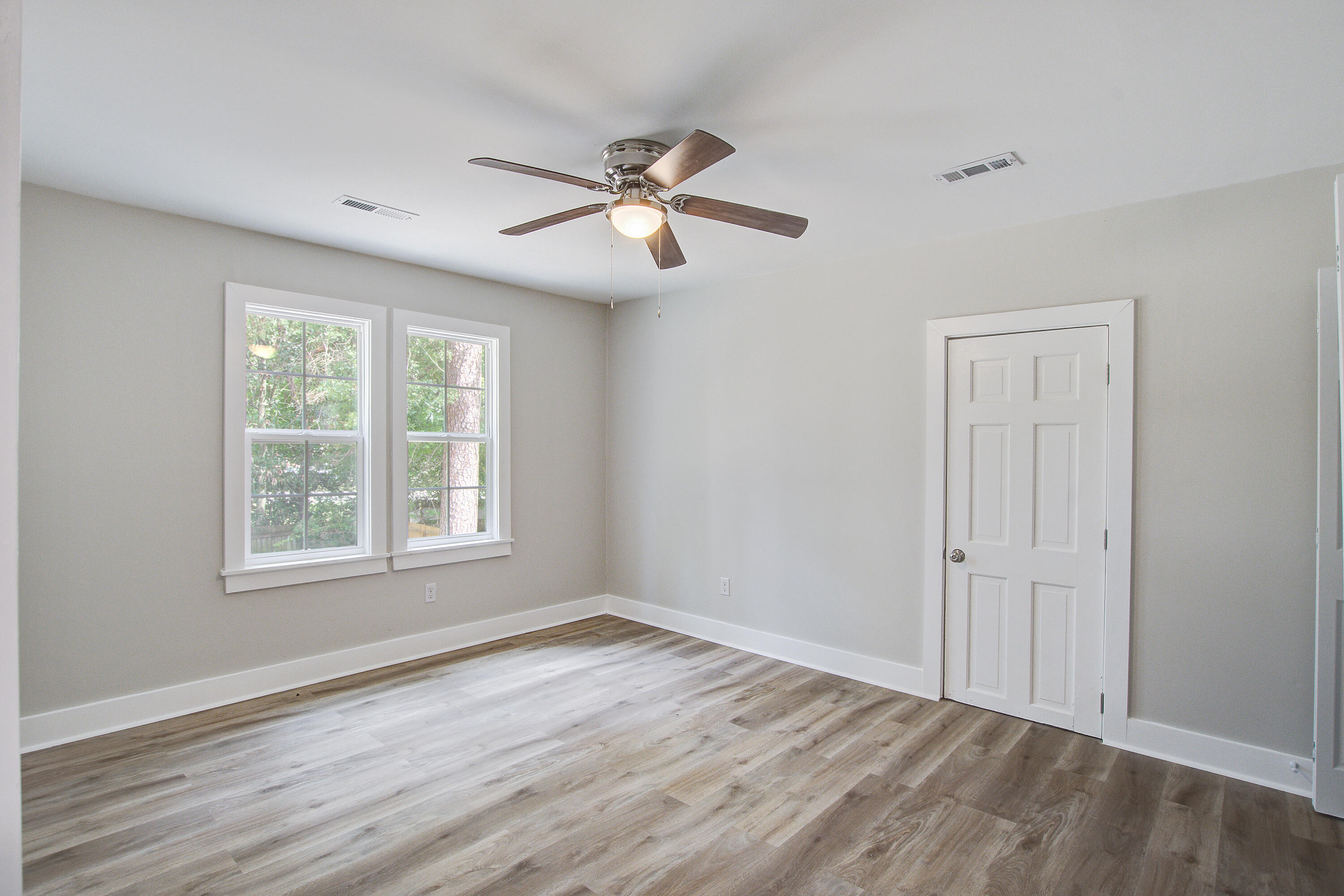 Summerville, South Carolina, 29485, United States, 6 Bedrooms Bedrooms, ,3 BathroomsBathrooms,Residential,For Sale,1950313