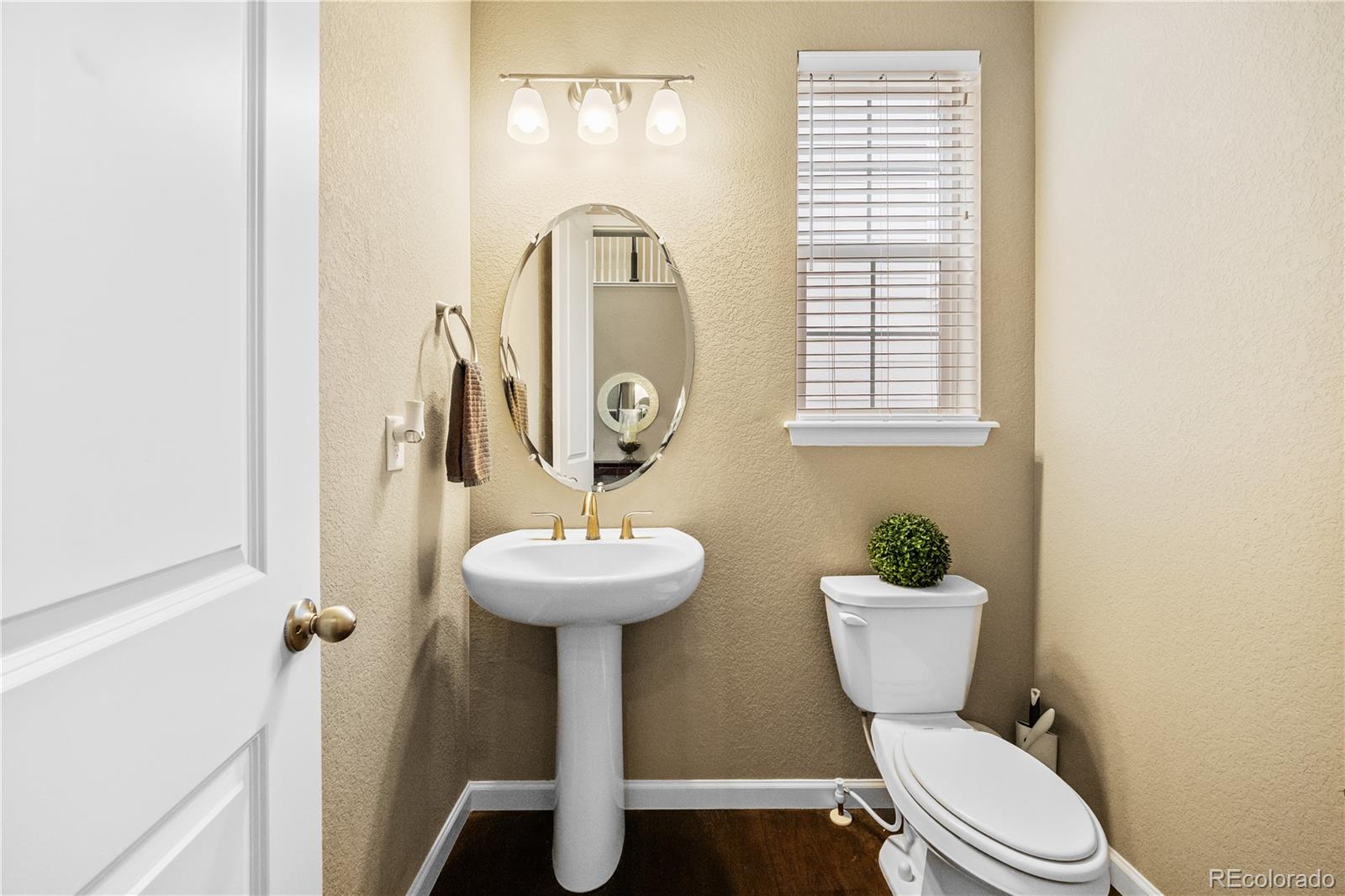 Aurora, Colorado, 80016, United States, 5 Bedrooms Bedrooms, ,5 BathroomsBathrooms,Residential,For Sale,2003486