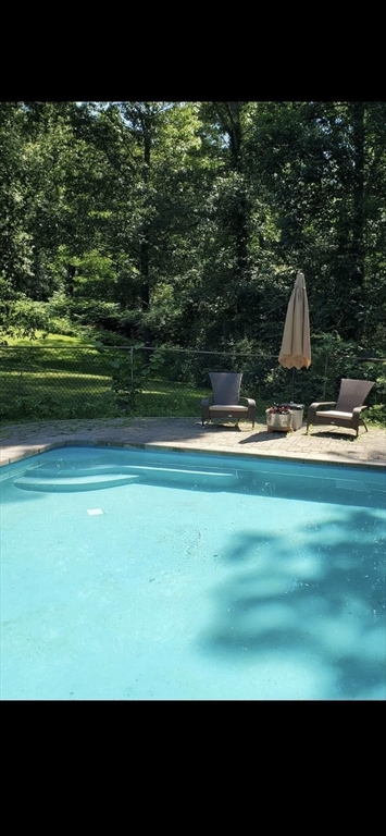 Rowley, Massachusetts, 01969, United States, 3 Bedrooms Bedrooms, ,1 BathroomBathrooms,Residential,For Sale,1988090