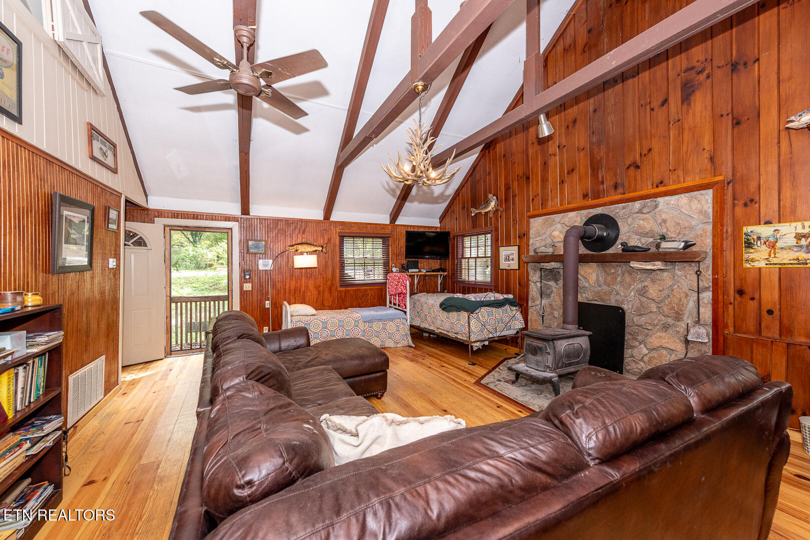 Townsend, Tennessee, 37882, United States, 1 Bedroom Bedrooms, ,1 BathroomBathrooms,Residential,For Sale,1973963