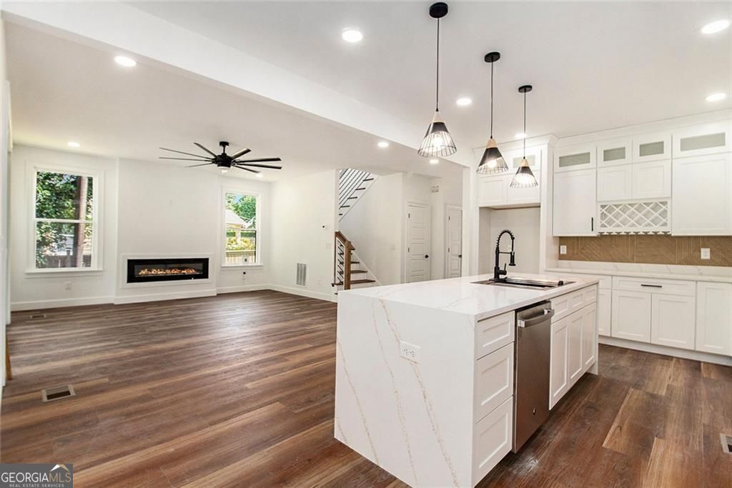 Smyrna, Georgia, 30080, United States, 4 Bedrooms Bedrooms, ,3 BathroomsBathrooms,Residential,For Sale,1913057