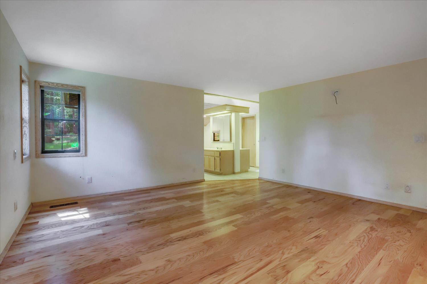 Nevada City, California, 95959, United States, 3 Bedrooms Bedrooms, ,4 BathroomsBathrooms,Residential,For Sale,1977718