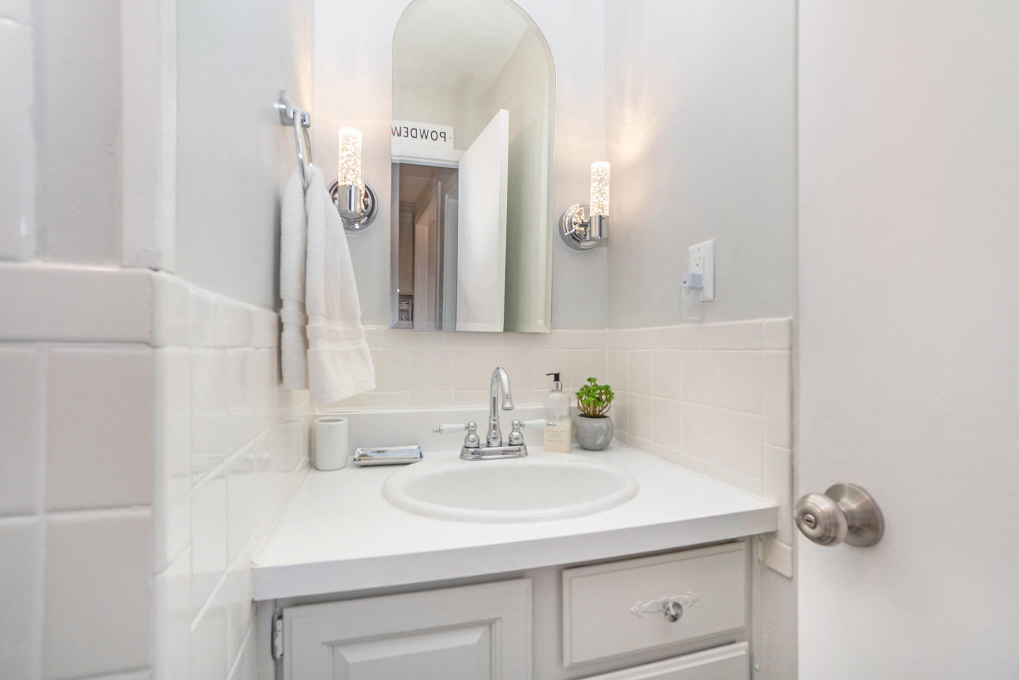 South Haven, Michigan, 49090, United States, 4 Bedrooms Bedrooms, ,3 BathroomsBathrooms,Residential,For Sale,1937505