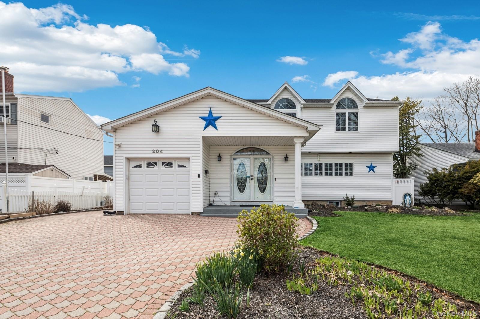 Massapequa Park, New York, 11762, United States, 3 Bedrooms Bedrooms, ,4 BathroomsBathrooms,Residential,For Sale,1941074