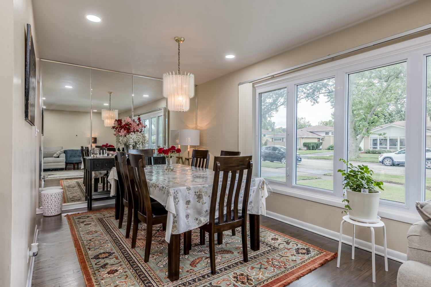 Morton Grove, Illinois, 60053, United States, 5 Bedrooms Bedrooms, ,3 BathroomsBathrooms,Residential,For Sale,1928760