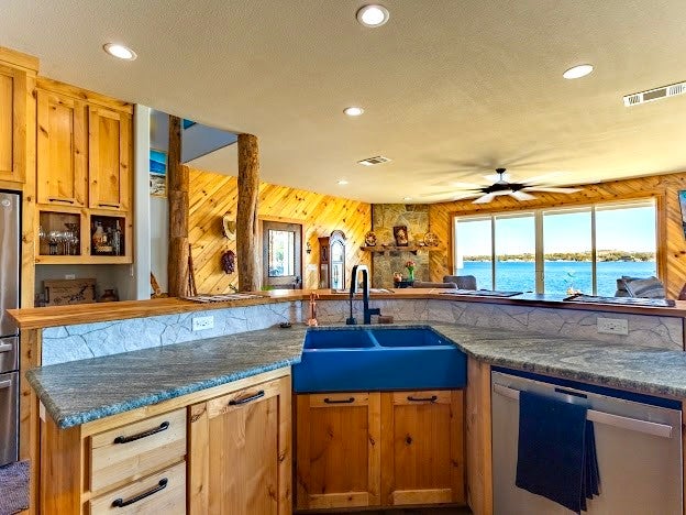 Possum Kingdom Lake, Texas, 76450, United States, 3 Bedrooms Bedrooms, ,4 BathroomsBathrooms,Residential,For Sale,2008180