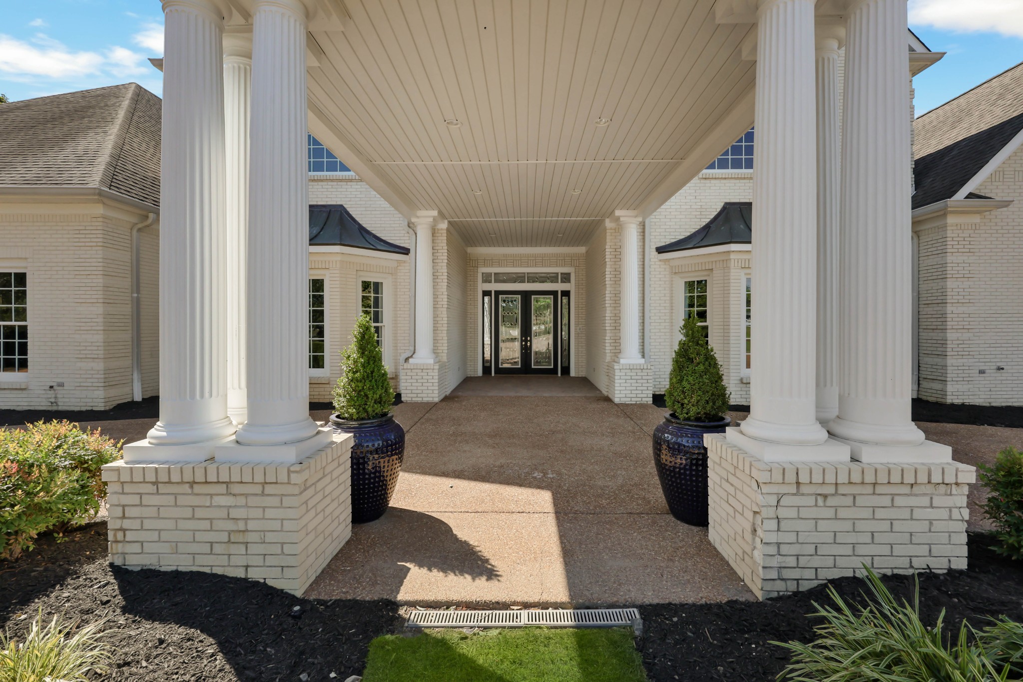 Clarksville, Tennessee, 37043, United States, 4 Bedrooms Bedrooms, ,4 BathroomsBathrooms,Residential,For Sale,1980790