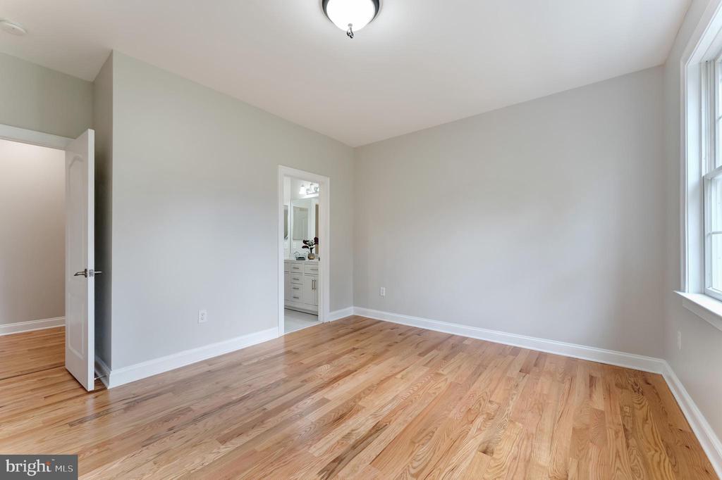 Fairfax, Virginia, 22033, United States, 6 Bedrooms Bedrooms, ,6 BathroomsBathrooms,Residential,For Sale,1973786