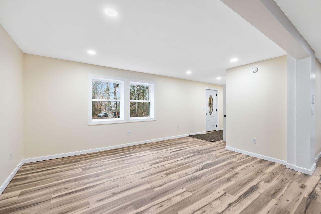 Casco, Maine, 04015, United States, 3 Bedrooms Bedrooms, ,5 BathroomsBathrooms,Residential,For Sale,2001972