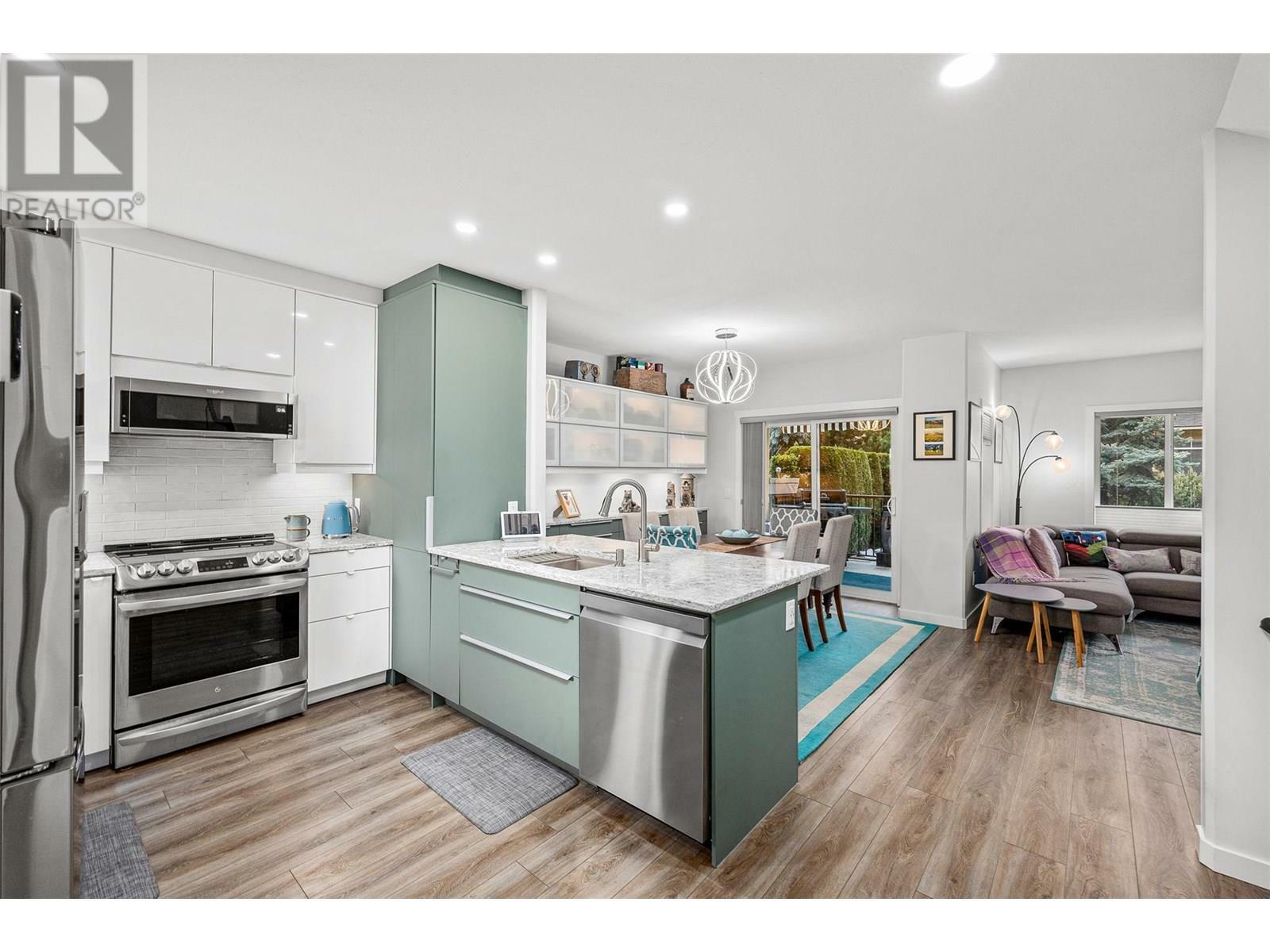 KELOWNA, British Columbia, V1V 2W3, CA, 4 Bedrooms Bedrooms, ,3 BathroomsBathrooms,Residential,For Sale,1882700