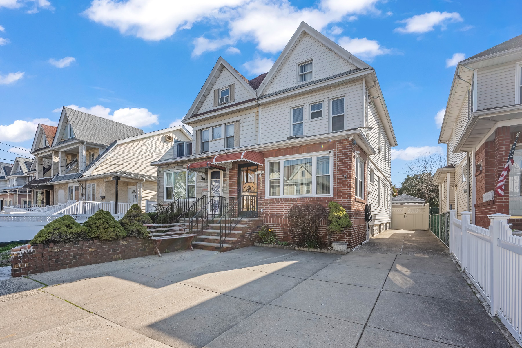  1569 East 45th Street - 物件實景