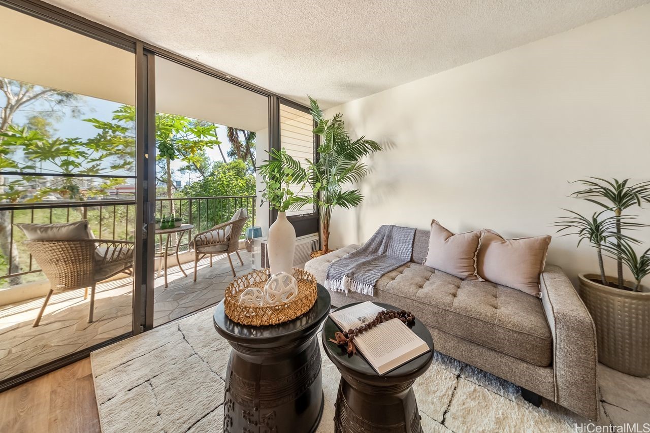 Honolulu, Hawaii, 96816, United States, 2 Bedrooms Bedrooms, ,2 BathroomsBathrooms,Residential,For Sale,1836905