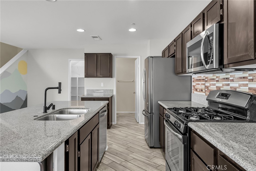 Lake Elsinore, California, 92532, United States, 4 Bedrooms Bedrooms, ,3 BathroomsBathrooms,Residential,For Sale,1955180