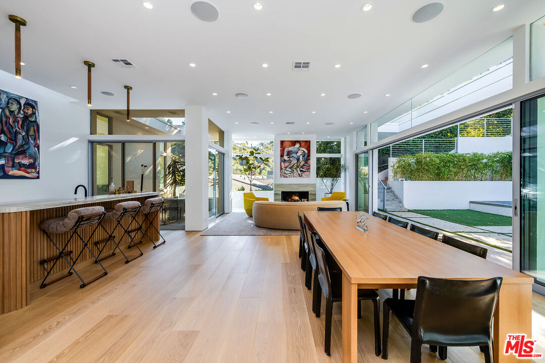 Beverly Hills, California, 90210, United States, 4 Bedrooms Bedrooms, ,5 BathroomsBathrooms,Residential,For Sale,1687212