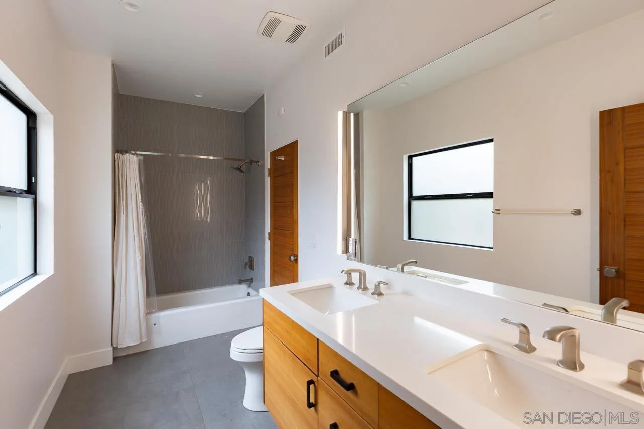 La Jolla, California, 92037, United States, 4 Bedrooms Bedrooms, ,3 BathroomsBathrooms,Residential,For Sale,1992074