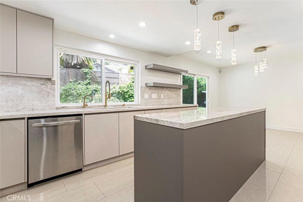 Glendale, California, 91206, United States, 4 Bedrooms Bedrooms, ,3 BathroomsBathrooms,Residential,For Sale,1940917