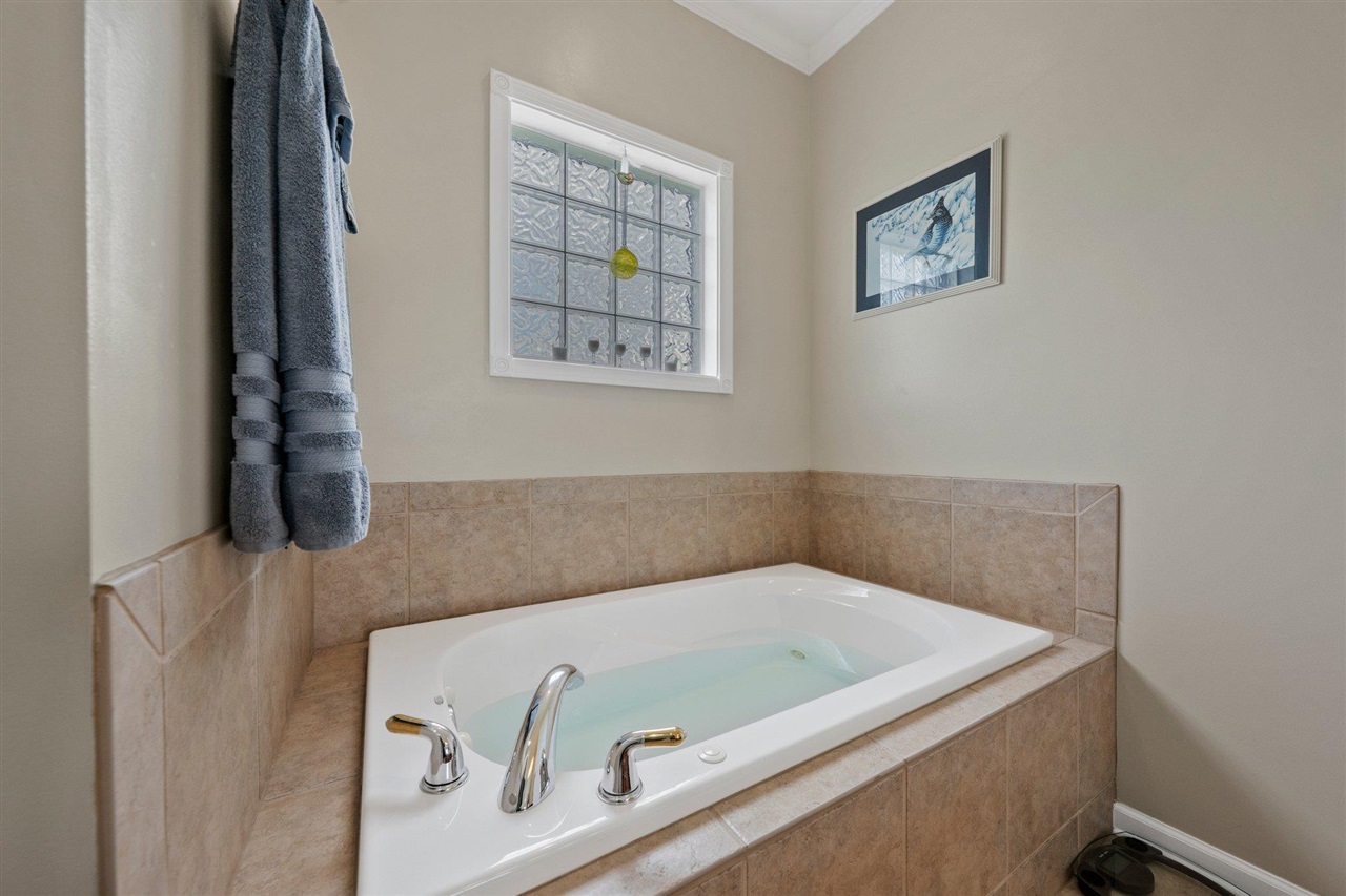 Bowling Green, Kentucky, 42104, United States, 6 Bedrooms Bedrooms, ,4 BathroomsBathrooms,Residential,For Sale,1882789