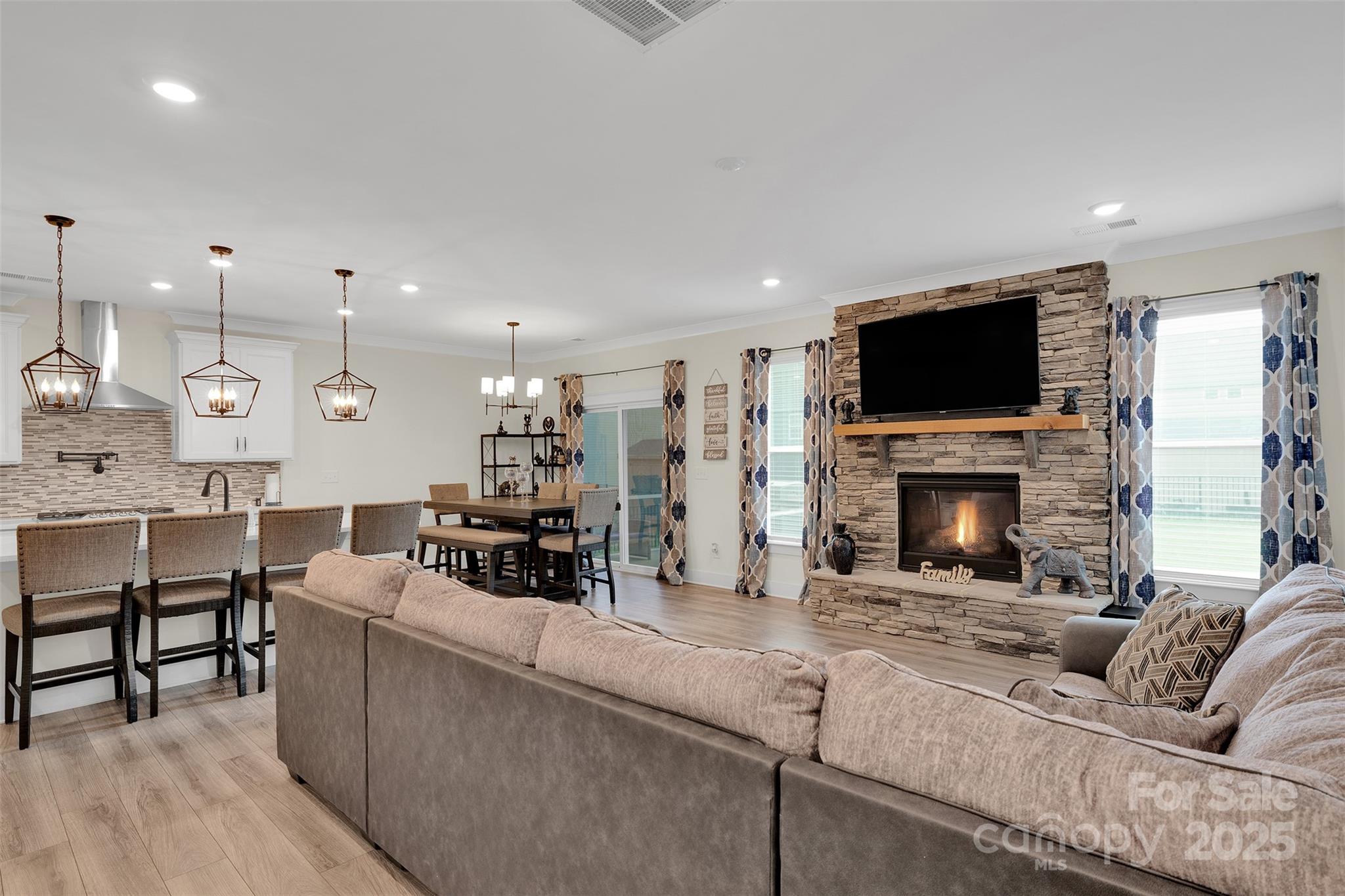 Concord, North Carolina, 28025, United States, 5 Bedrooms Bedrooms, ,4 BathroomsBathrooms,Residential,For Sale,1927846