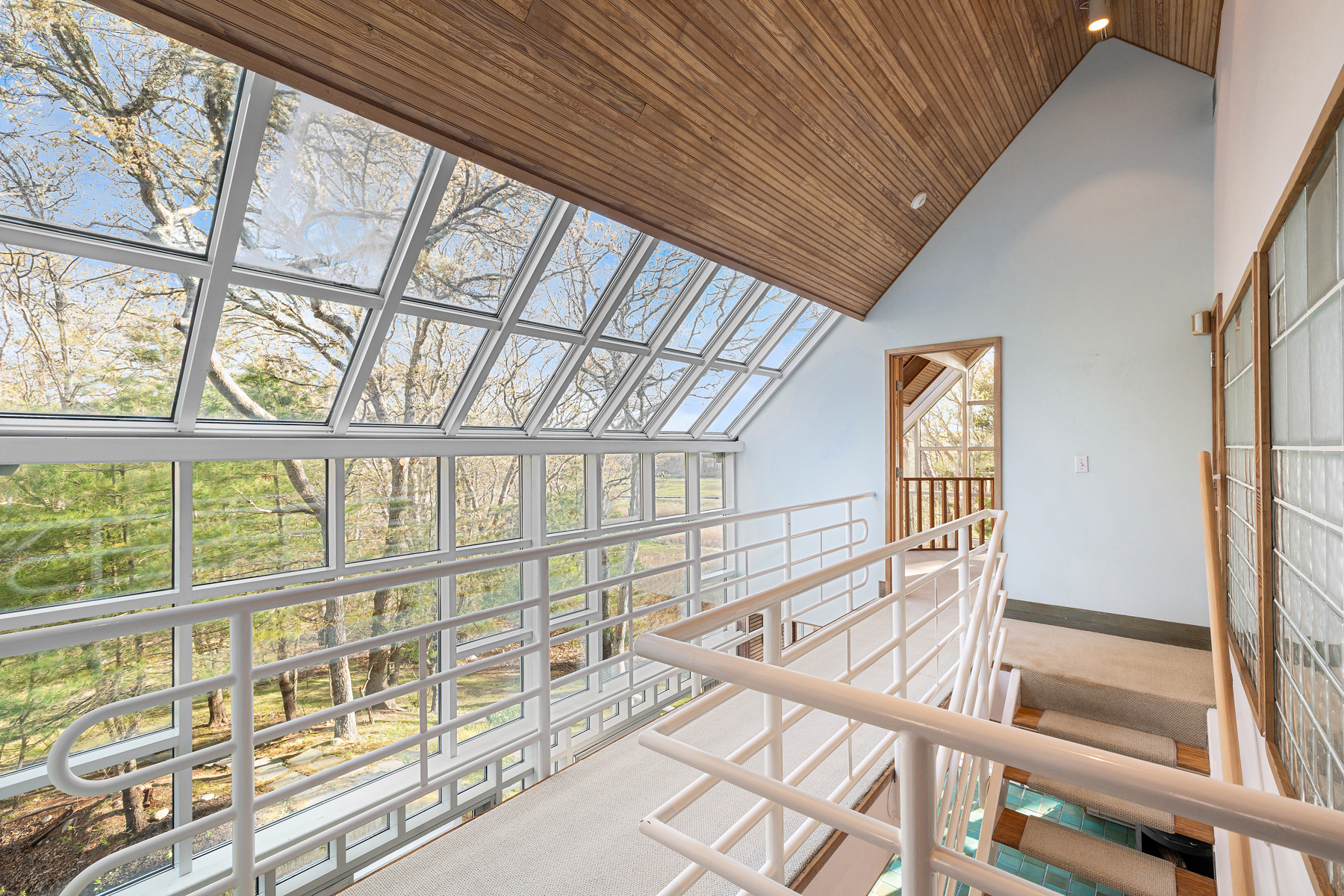  Treetop Modernism with Slocum River Views - 物件實景