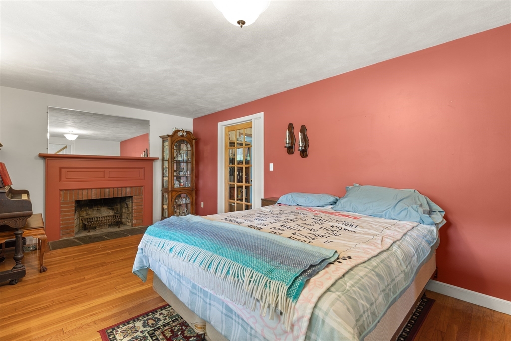 Easton, Massachusetts, 02375, United States, 6 Bedrooms Bedrooms, ,2 BathroomsBathrooms,Residential,For Sale,1927238