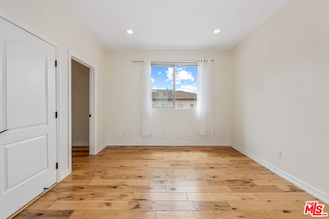 Los Angeles, California, 90025, United States, 6 Bedrooms Bedrooms, ,Residential,For Sale,1932013